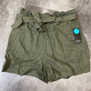 ANA Paper bag shorts